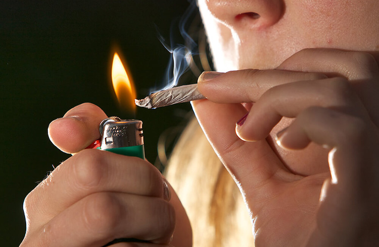 Current Attitudes and Trends of American Teens About Drugs: Marijuana Returns Current Attitudes and Trends of American Teens About Drugs: Marijuana Returns