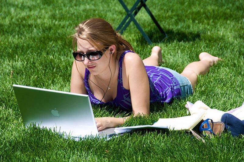 Should Parents Monitor Their Teens Online? Should Parents Monitor Their Teens Online?